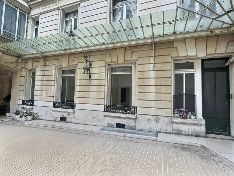 20 Avenue De Friedland, Paris à louer - Photo de l’immeuble – Image 2 sur 2