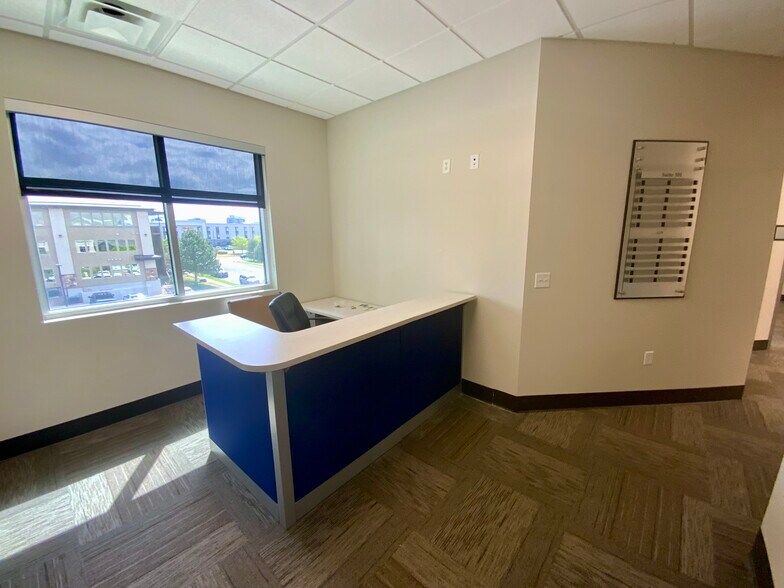 2972 W Maple Loop Dr, Lehi, UT à louer - Photo de l’immeuble – Image 3 sur 13