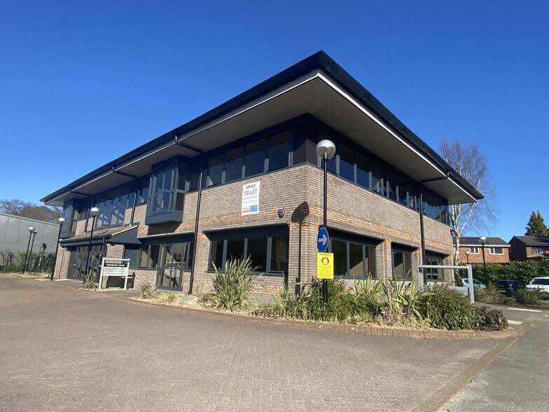 Gatwick Rd, Crawley à louer - Photo de l’immeuble – Image 2 sur 8