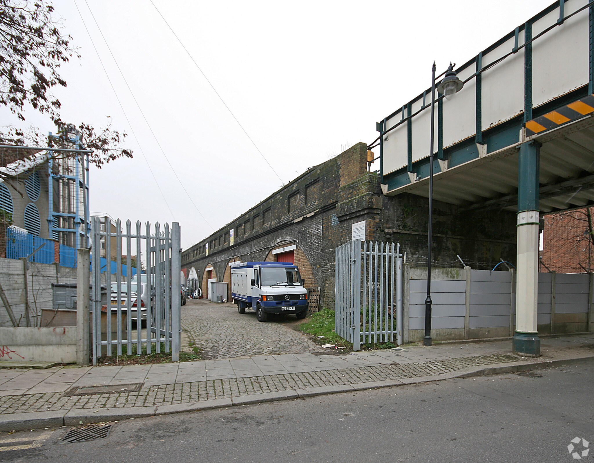 132 Skeltons Ln, Londres à louer Photo principale– Image 1 sur 2