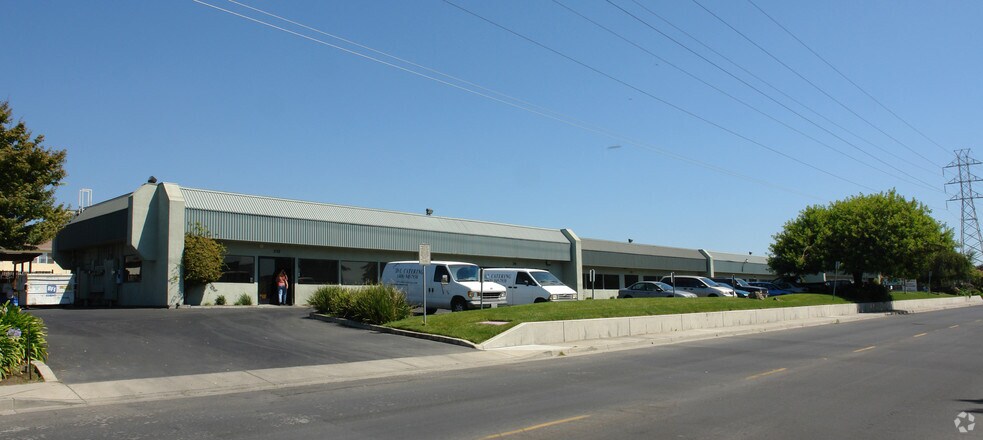 232-250 S Hillview Dr, Milpitas, CA à louer - Photo de l’immeuble – Image 3 sur 14