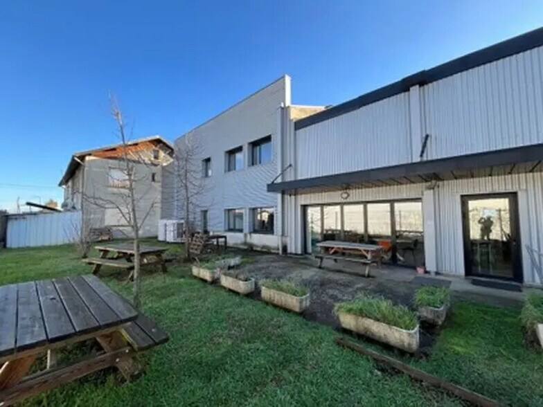 Bureau dans Vaulx-en-Velin à louer - Photo de l’immeuble – Image 3 sur 16