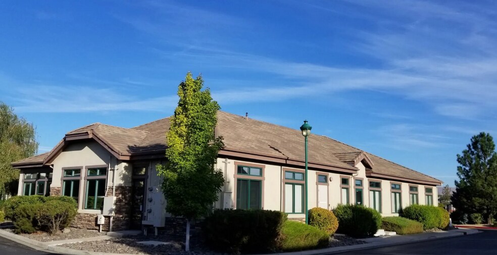 160 W Huffaker Ln, Reno, NV à louer - Photo de l’immeuble – Image 2 sur 7