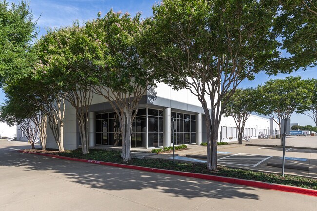 Plus de détails pour 1011 N Royal Ln, Dallas, TX - Industriel/Logistique à louer