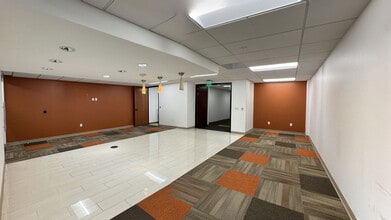 404 Camino del Rio S, San Diego, CA à louer Photo intérieure– Image 2 sur 6