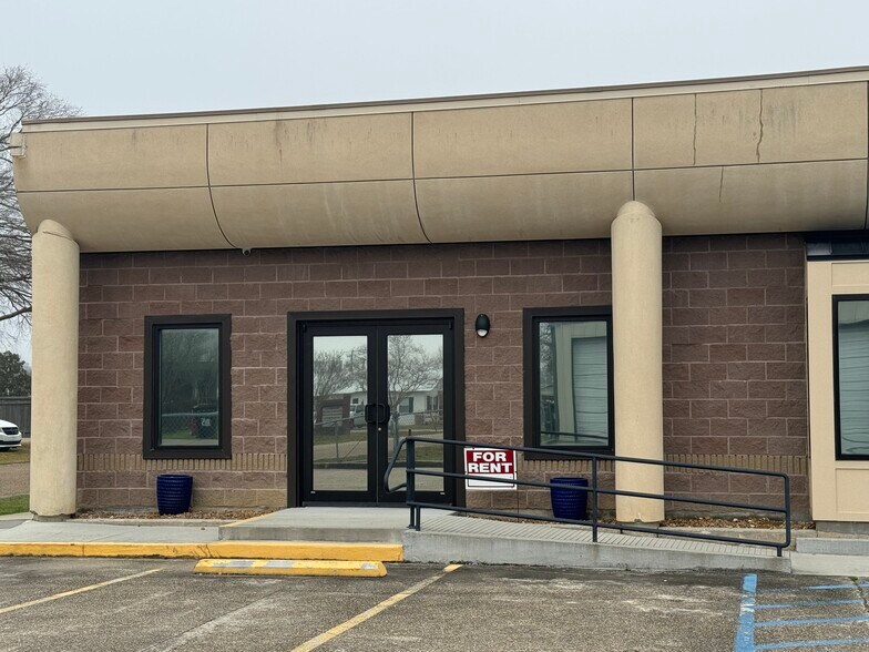 249 N College Rd, Lafayette, LA à louer - Photo de l’immeuble – Image 3 sur 6