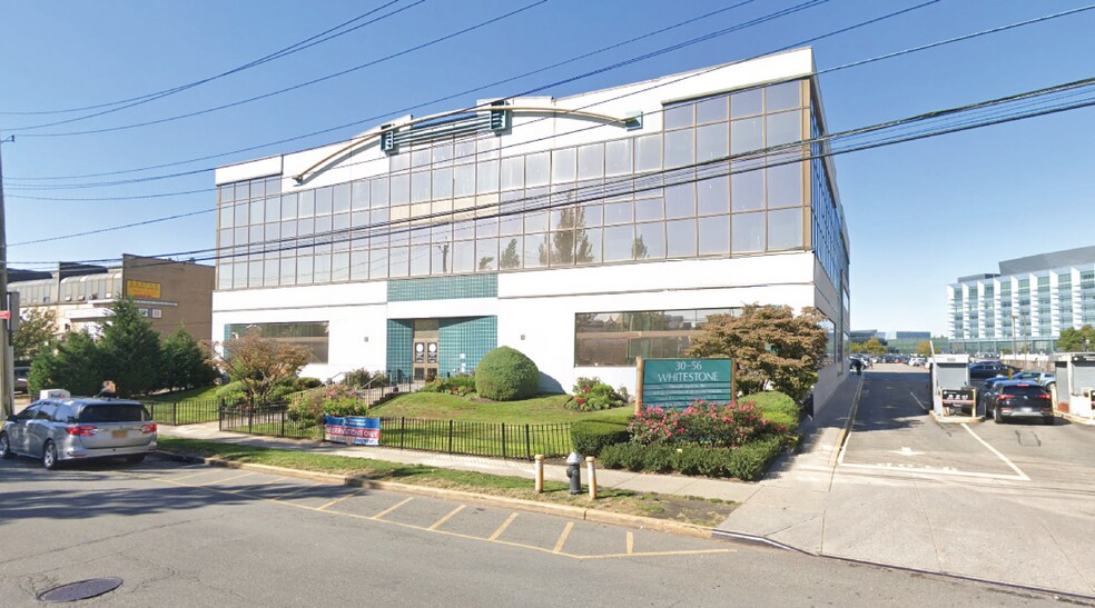 30-56 Whitestone Expy, Flushing, NY à louer - Photo de l’immeuble – Image 2 sur 10