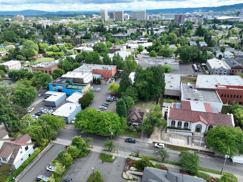 236 NE Knott St, Portland, OR à vendre - Photo de l’immeuble – Image 2 sur 3