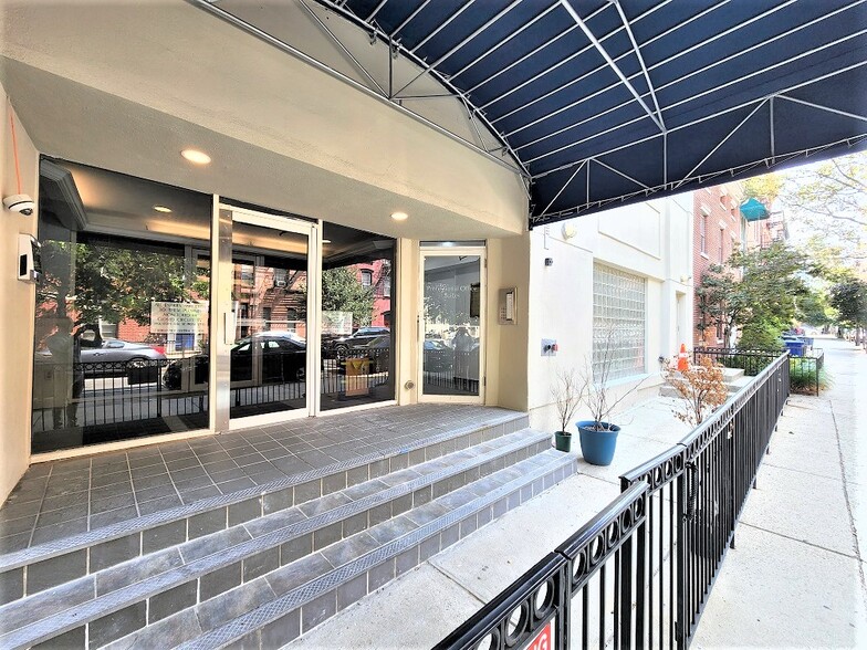 223 Bloomfield St, Hoboken, NJ à louer - Photo de l’immeuble – Image 1 sur 12