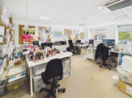 30-32 Friern Park, Londres, LND N12 9DA - Lot 5 -  - Photo intérieure - Image 2 of 6