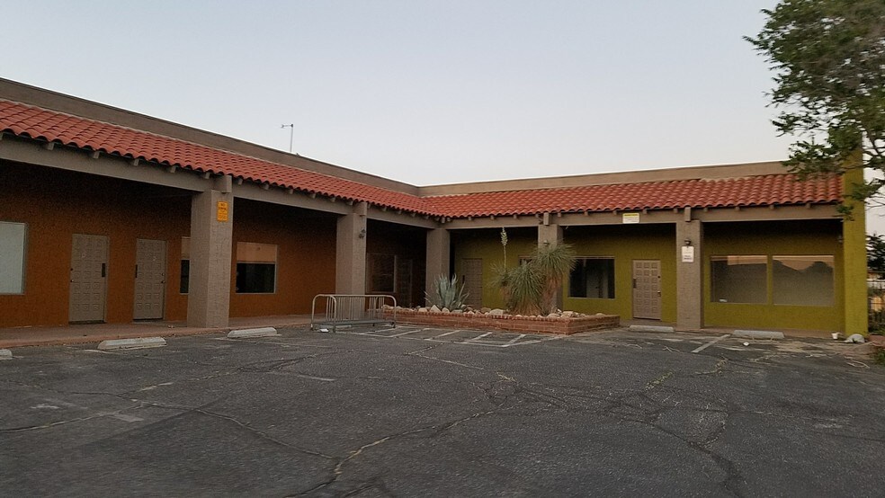 56020 Santa Fe Trl, Yucca Valley, CA à louer - Photo de l’immeuble – Image 3 sur 5