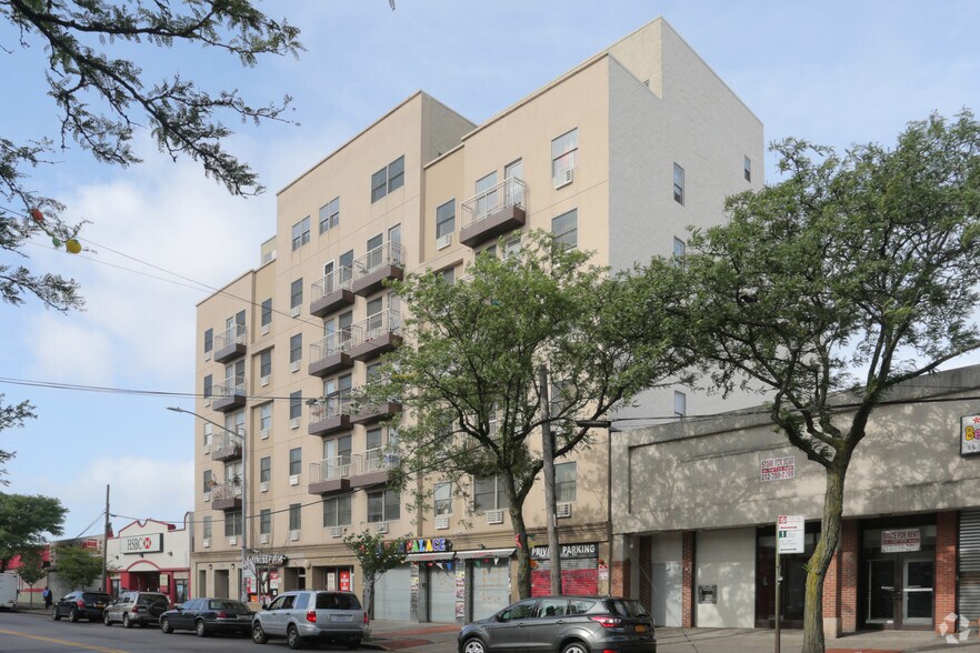 3538 Junction Blvd, Corona, NY à louer - Photo de l’immeuble – Image 2 sur 3