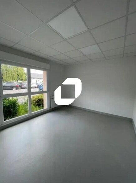 Bureau dans Bussy-Saint-Georges à louer - Photo de l’immeuble – Image 2 sur 7