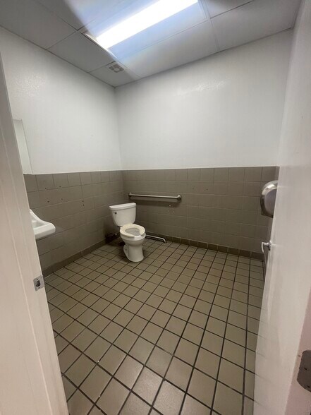 1800 Springs Rd, Vallejo, CA à louer - Photo de l’immeuble – Image 3 sur 16