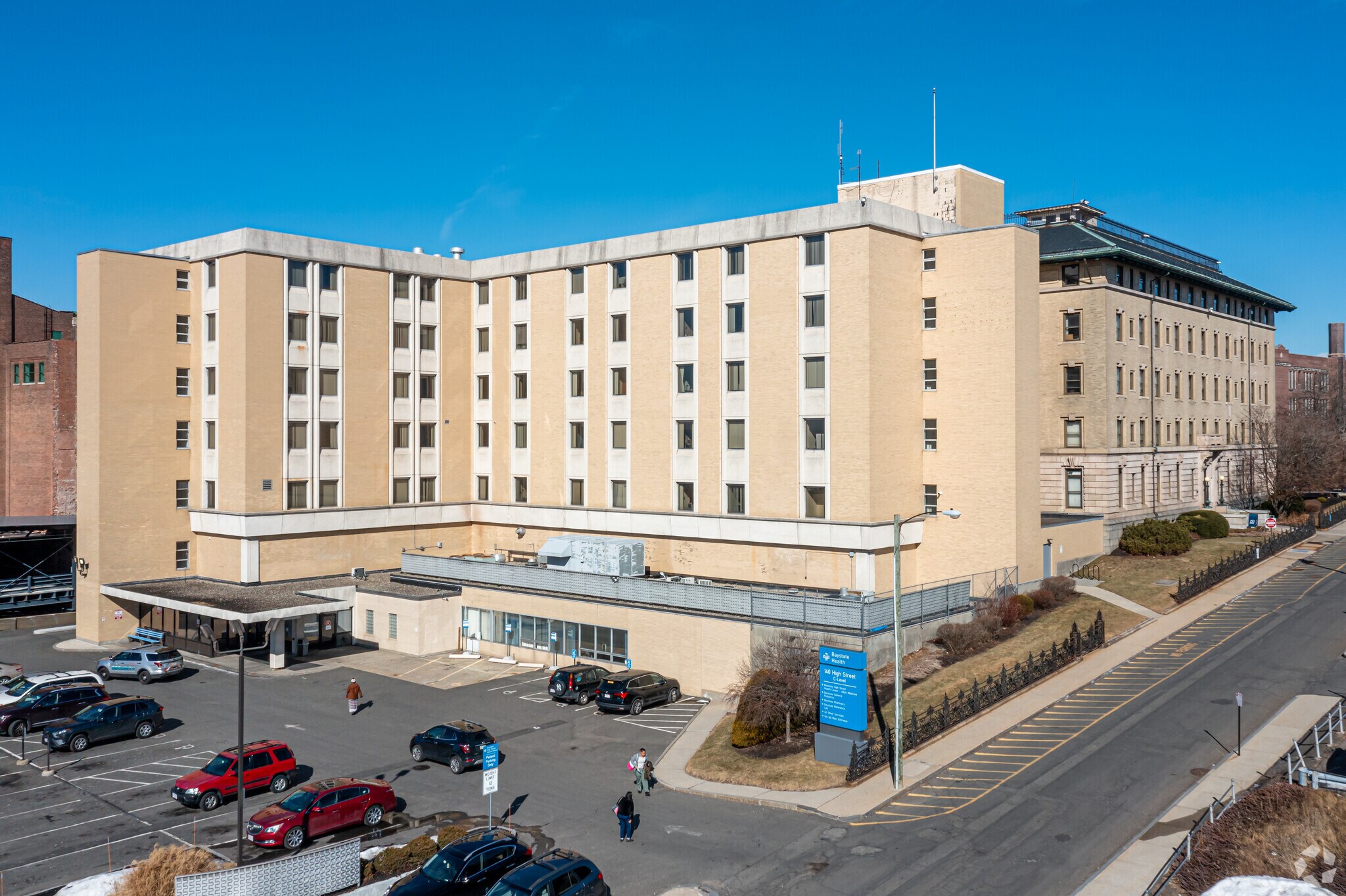 Baystate Health Campus Opportunity Zone portefeuille de 4 biens à vendre sur LoopNet.fr Photo principale– Image 1 sur 29