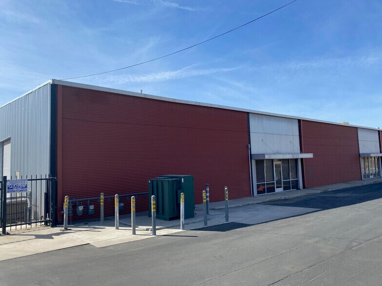 301 Espee St, Bakersfield, CA à louer - Photo de l’immeuble – Image 1 sur 5