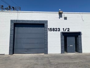 15823 1/2 Stagg St, Van Nuys, CA à louer Photo de l’immeuble– Image 1 sur 10