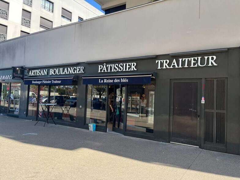 Local commercial dans Noisy-le-Grand à vendre - Photo de l’immeuble – Image 1 sur 4