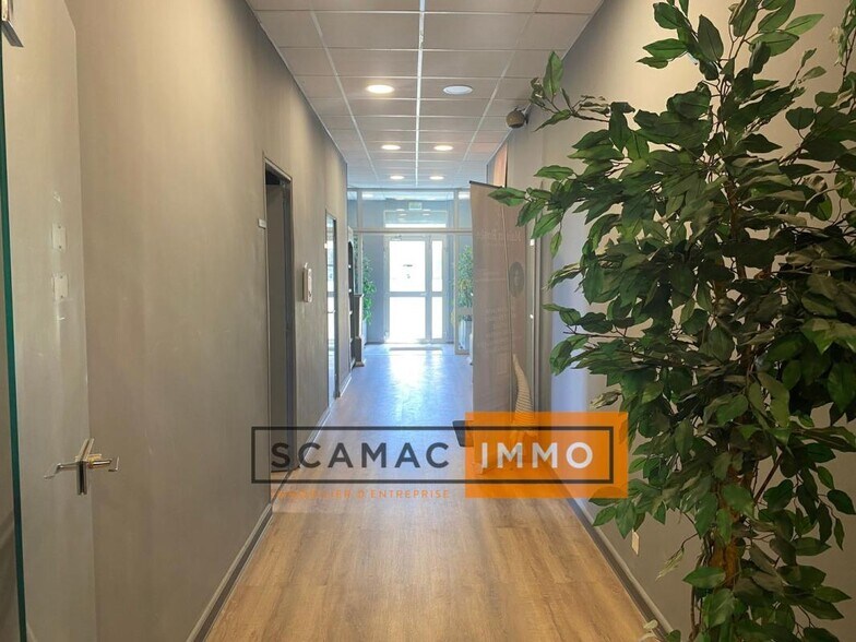 Bureau dans Gardanne à louer - Hall d’entrée – Image 3 sur 4