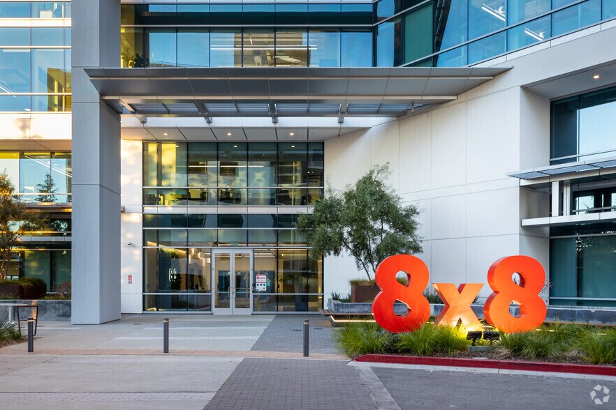 675 Creekside Way, Campbell, CA à louer - Photo de l’immeuble – Image 3 sur 7