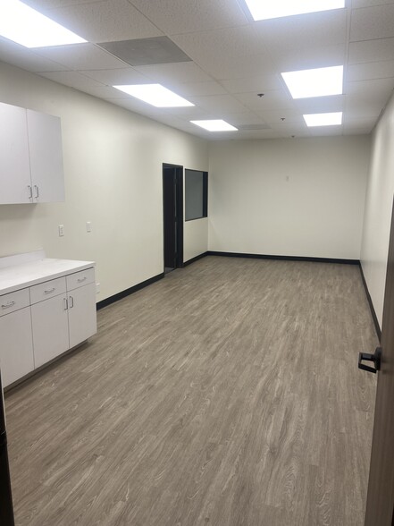 5651 Dolly Ave, Buena Park, CA à louer - Photo de l’immeuble – Image 3 sur 6