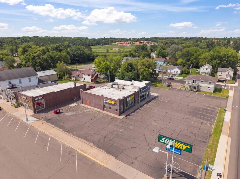 1201 Elm St, Cumberland, WI à vendre - Photo de l’immeuble – Image 2 sur 7