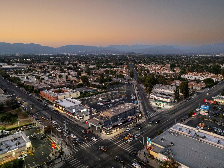9110 Van Nuys Blvd, Panorama City, CA à louer - Photo de l’immeuble – Image 1 sur 10