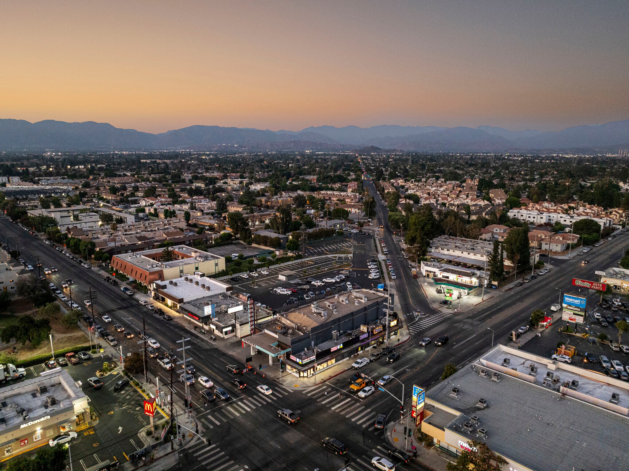9110 Van Nuys Blvd, Panorama City, CA à louer Photo de l’immeuble– Image 1 sur 11