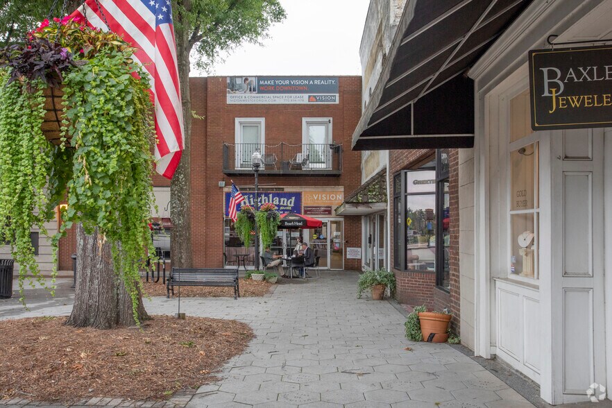 402 Adamson Sq, Carrollton, GA à louer - Photo de l’immeuble – Image 2 sur 4