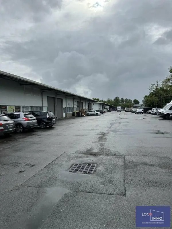 Plus de détails pour Local d'activités à louer