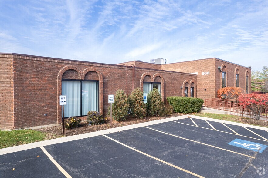 600 N First Bank Dr, Palatine, IL à vendre - Photo de l’immeuble – Image 2 sur 18