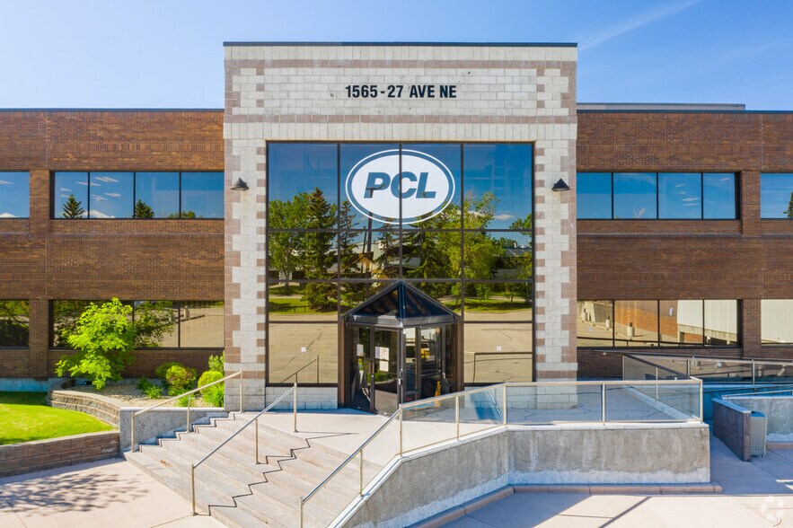 2609 15 St NE, Calgary, AB à louer - Photo de l’immeuble – Image 3 sur 13