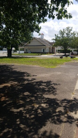 621 Erial Rd, Pine Hill, NJ à louer - Photo de l’immeuble – Image 2 sur 4