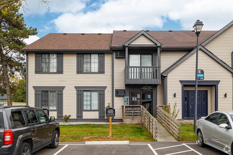 5943 Walnut Cir E18, Toledo, OH à vendre - Photo de l’immeuble – Image 3 sur 34