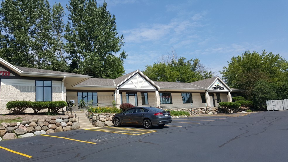 21150 W Capitol Dr, Brookfield, WI à louer - Photo de l’immeuble – Image 1 sur 6