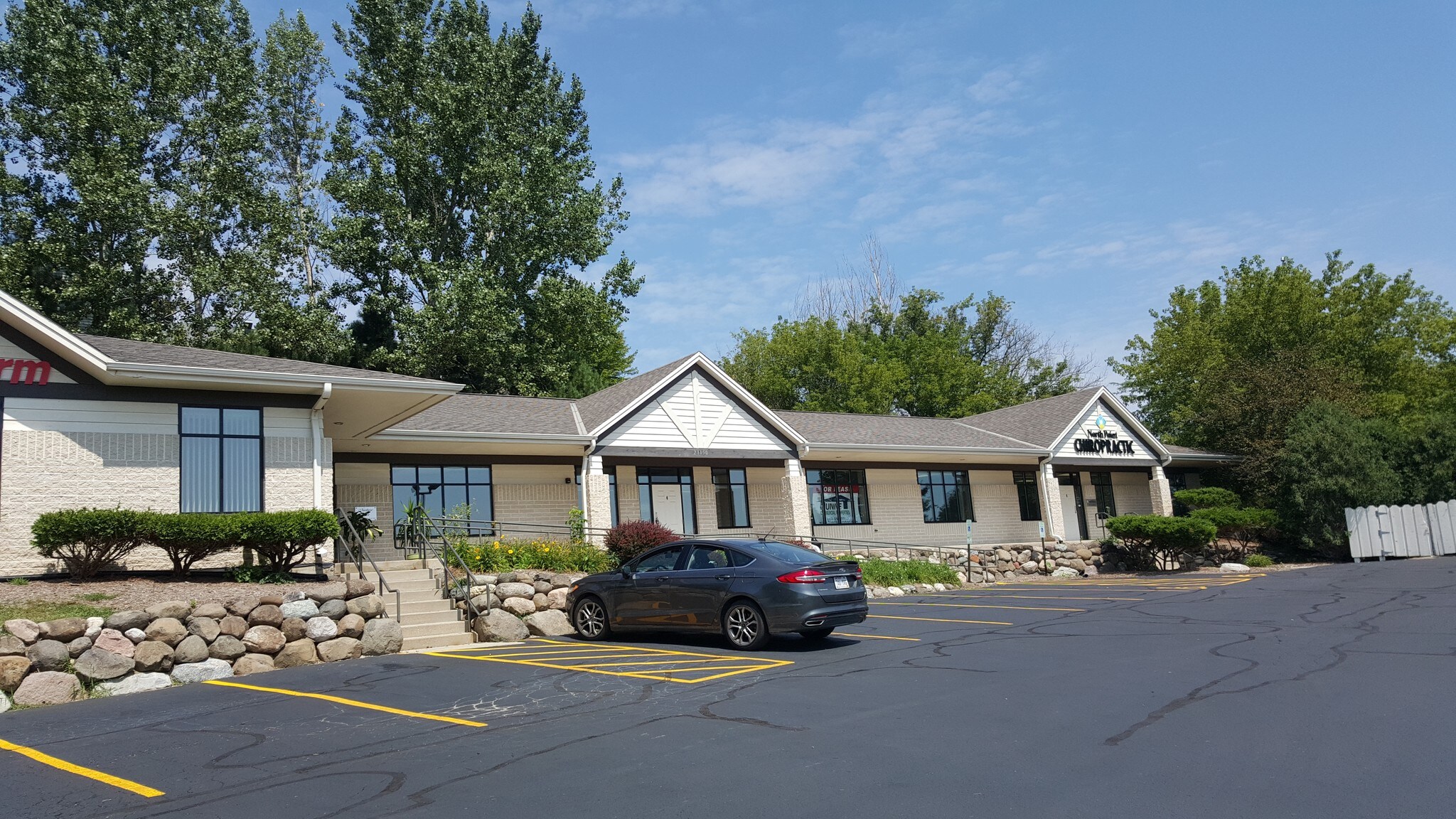 21150 W Capitol Dr, Brookfield, WI à louer Photo de l’immeuble– Image 1 sur 7