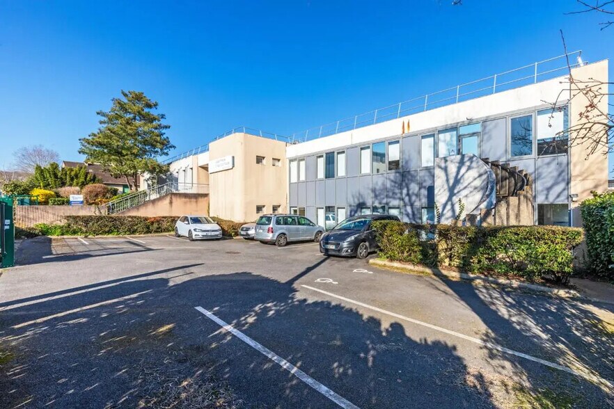 33 Avenue De Poissy, Chanteloup-les-Vignes à vendre - Photo de l’immeuble – Image 2 sur 14