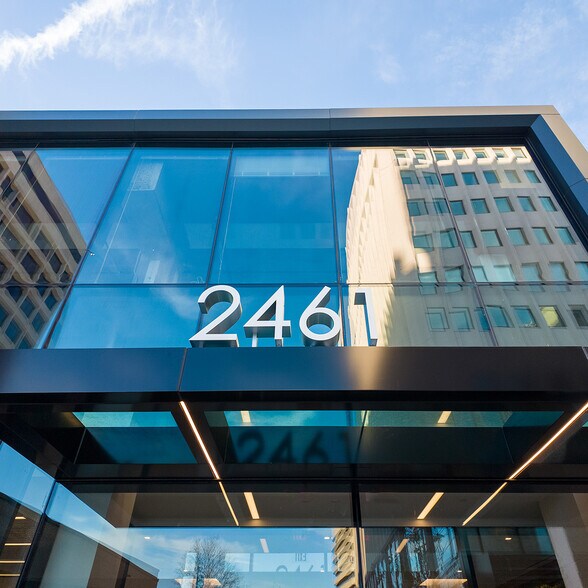 2461 S Clark St, Arlington, VA à louer - Photo de l’immeuble – Image 2 sur 17
