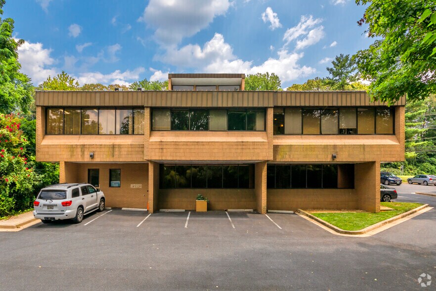 11404 Old Georgetown Rd, Rockville, MD à louer - Photo de l’immeuble – Image 2 sur 5