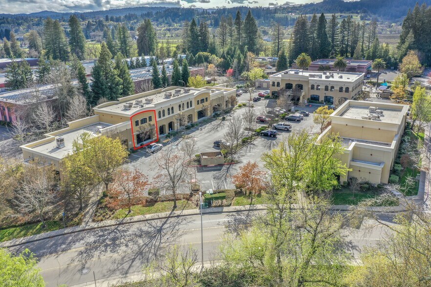 105-175 Foss Creek Cir, Healdsburg, CA à louer - Photo de l’immeuble – Image 3 sur 5