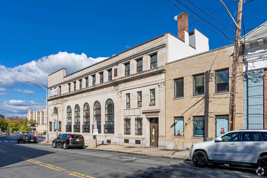 22-28 W 1st St, Mount Vernon, NY à vendre - Photo de l’immeuble – Image 2 sur 6