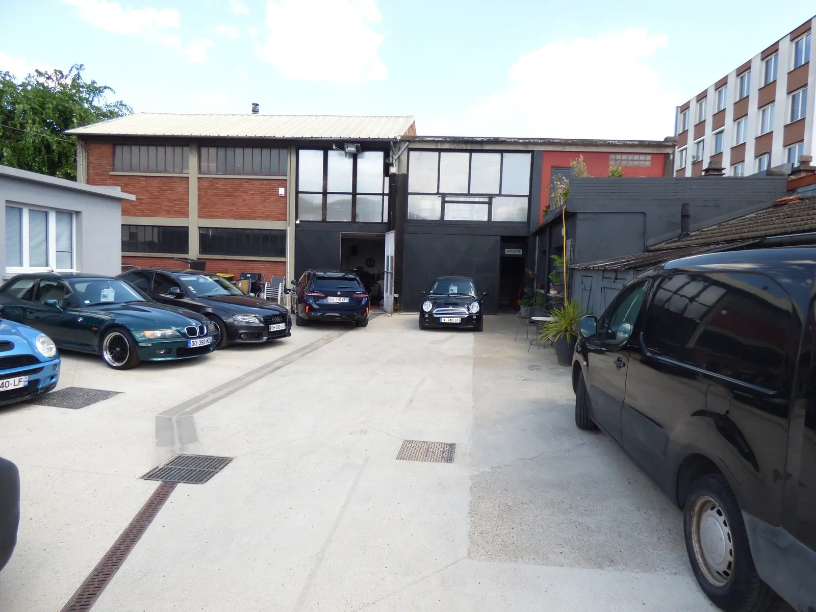 Local d'activités dans Saint-Maur-des-Fossés à vendre Photo de l’immeuble– Image 1 sur 7