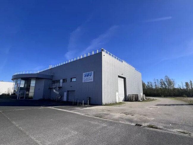 Plus de détails pour Local d’activités à vendre