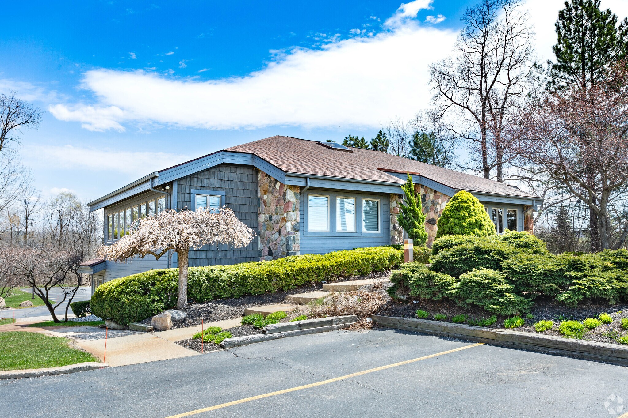 6300 Sashabaw Rd, Village of Clarkston, MI à louer Photo principale– Image 1 sur 6