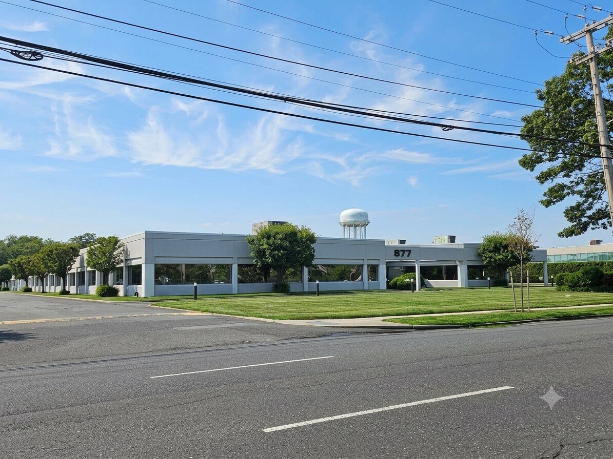 877 Stewart Ave, Garden City, NY à vendre Photo de l’immeuble– Image 1 sur 37
