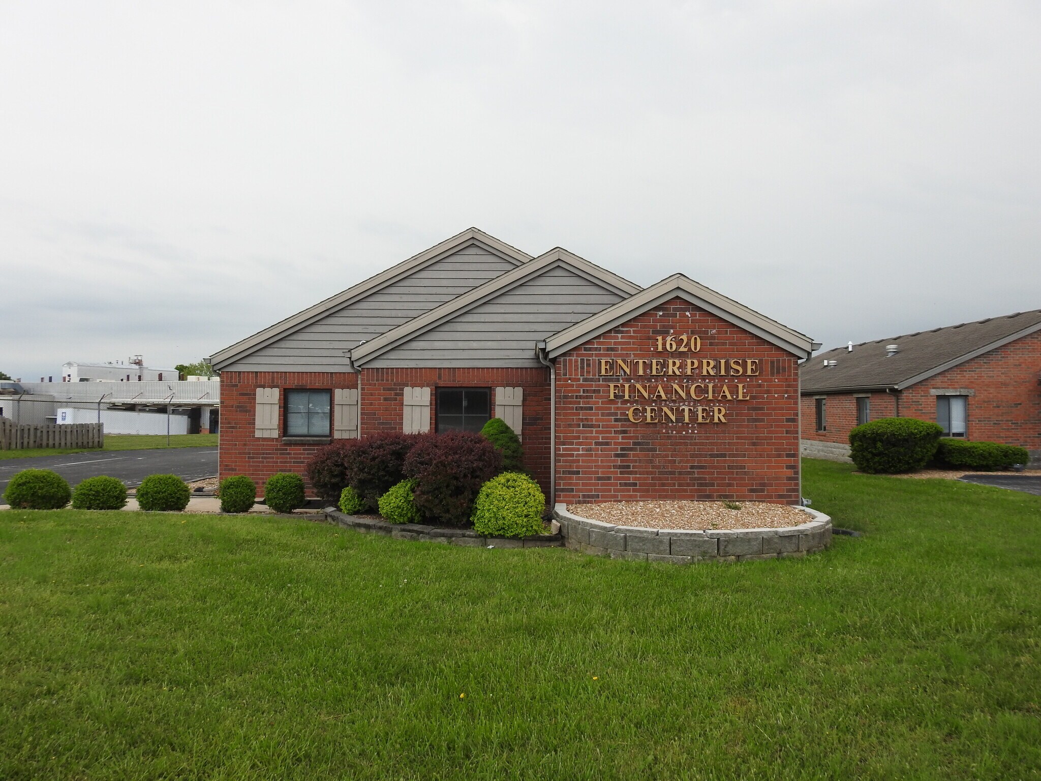 1620 Enterprise Ave, Springfield, MO à louer Photo principale– Image 1 sur 6