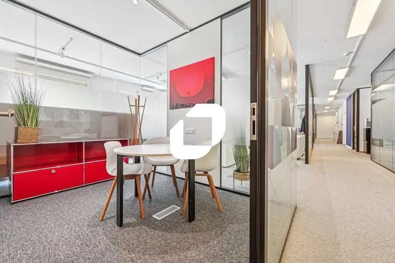 18-20 Rue La Pérouse, Paris à louer - Photo de l’immeuble – Image 2 sur 9