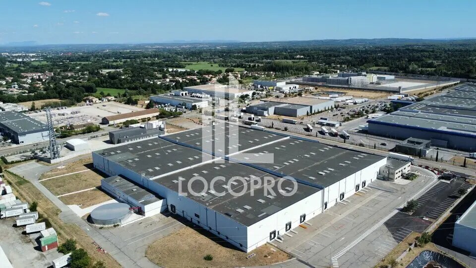 Local d’activités dans Salon-de-Provence à louer - Photo de l’immeuble – Image 3 sur 5