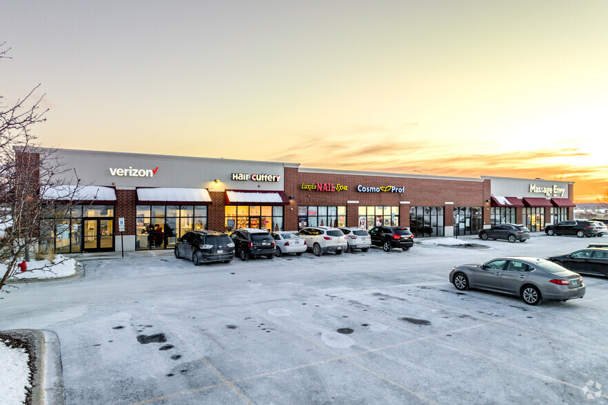 1852-1866 Towne Centre Dr, North Aurora, IL à louer - Photo de l’immeuble – Image 3 sur 26