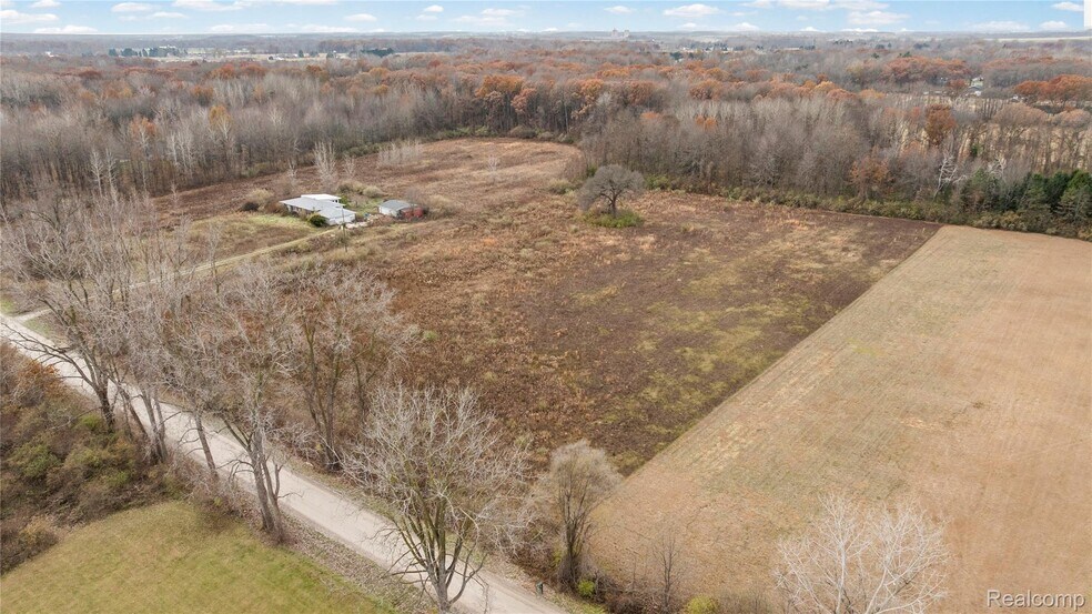 000 Tuttle Hill Rd, Maybee, MI à vendre - Photo de l’immeuble – Image 2 sur 3